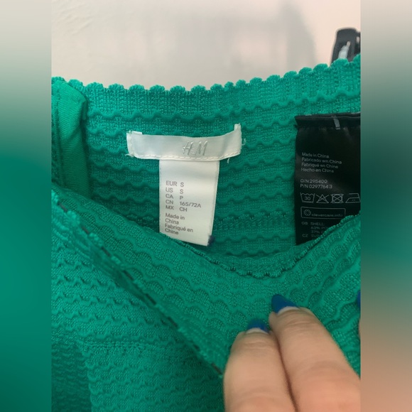 Green skirt size small. Worn once. H&M - Picture 2 of 2